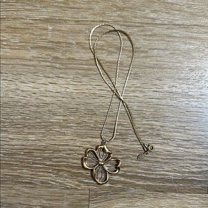 Vintage Avon Gold Flower Necklace  Jewelry